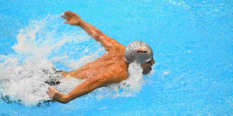 Men’s swimming dives into season